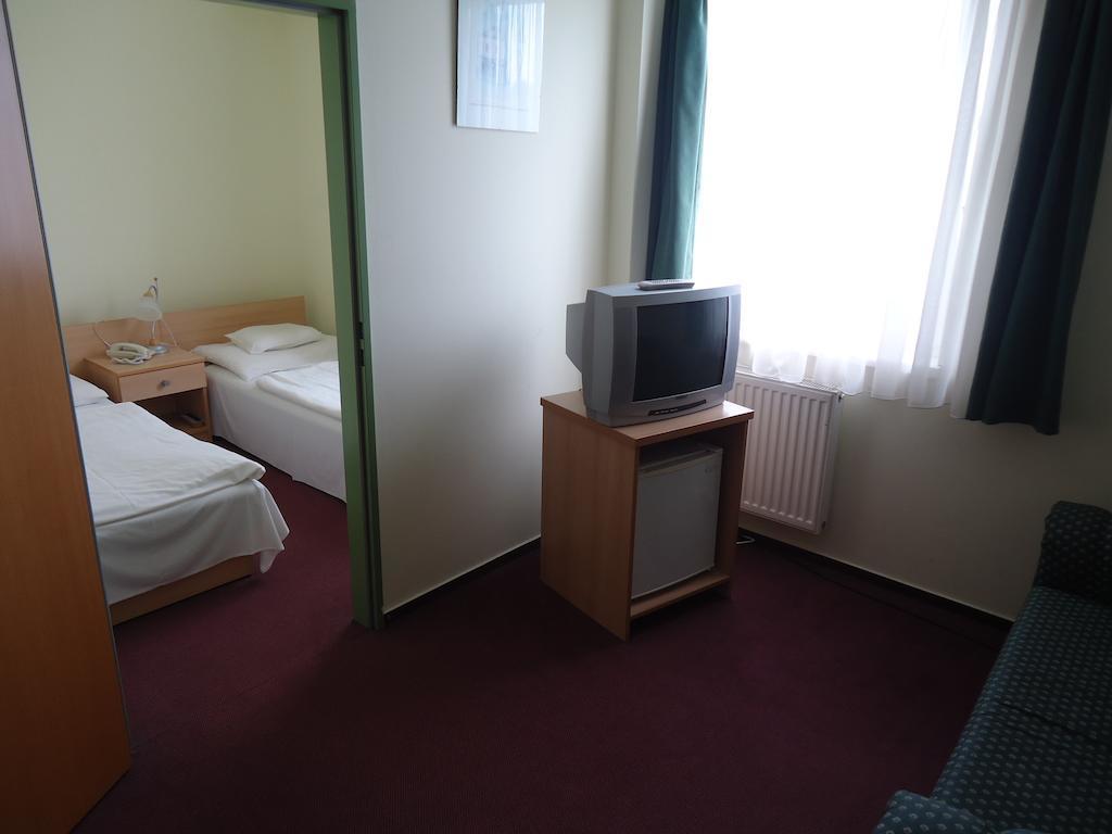 Jancsar Hotel Székesfehérvár Extérieur photo